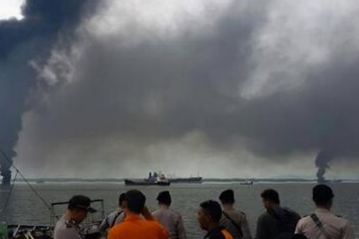 印尼海域原油大火